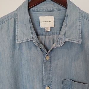 🔥3/$45 or 5/$60🔥  AE Short-Sleeved Light Wash Denim Shirt